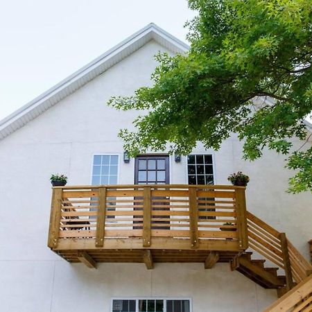 Park Carriage House Rest & Explore With Hollyhock Луисвил Екстериор снимка